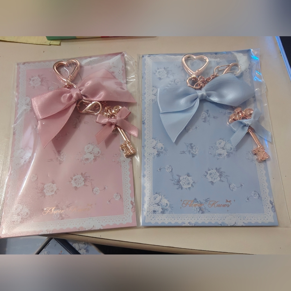 Flower Knows Ribbon And Key Charms